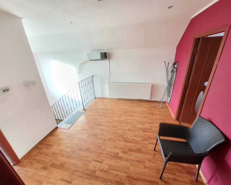 Letea Veche Casa P+M din caramida, an 2006, living + 3 Dormitoare