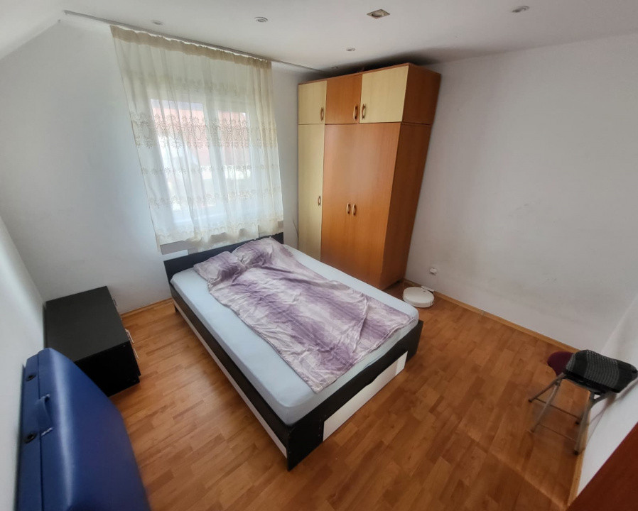 Letea Veche Casa P+M din caramida, an 2006, living + 3 Dormitoare