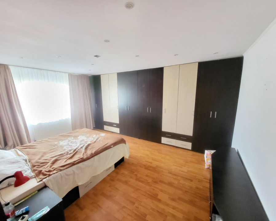 Letea Veche Casa P+M din caramida, an 2006, living + 3 Dormitoare