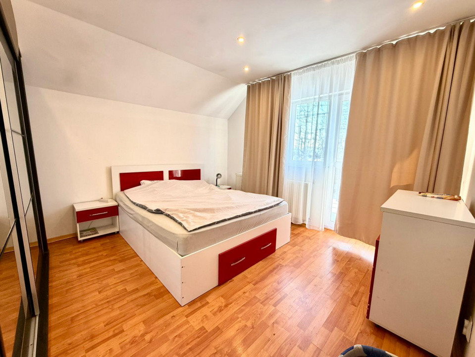 Letea Veche Casa P+M din caramida, an 2006, living + 3 Dormitoare