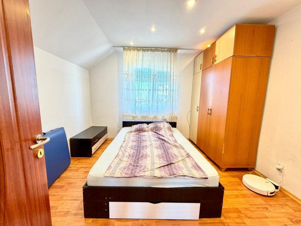 Letea Veche Casa P+M din caramida, an 2006, living + 3 Dormitoare