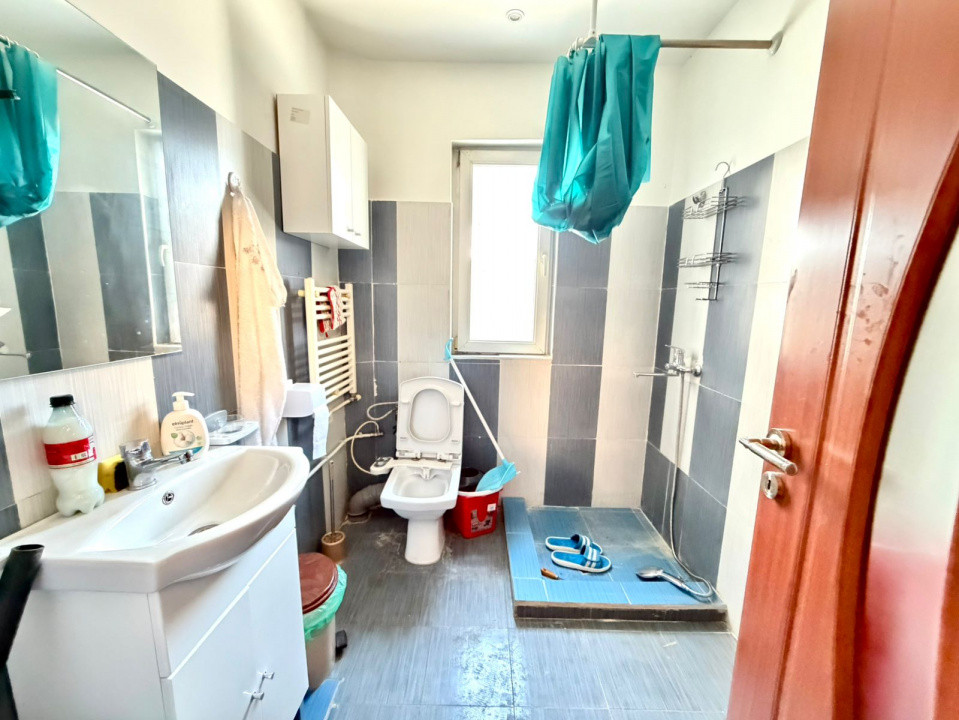 Letea Veche Casa P+M din caramida, an 2006, living + 3 Dormitoare