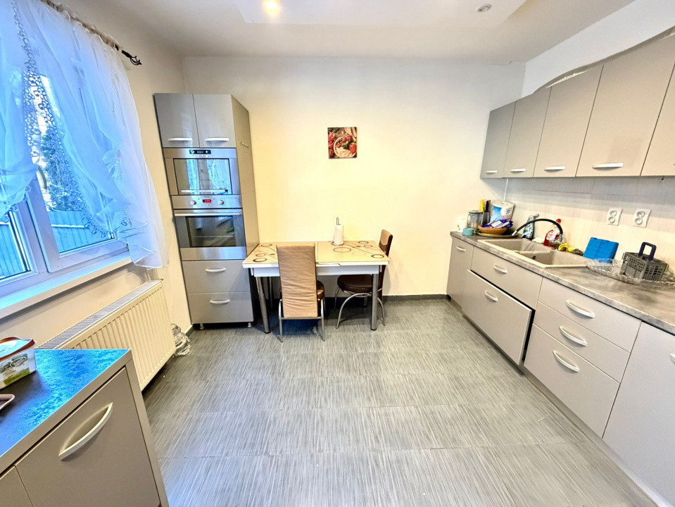 Letea Veche Casa P+M din caramida, an 2006, living + 3 Dormitoare