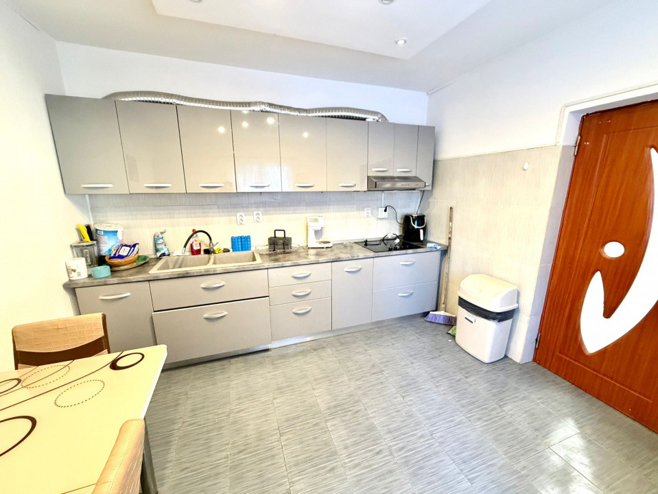 Letea Veche Casa P+M din caramida, an 2006, living + 3 Dormitoare