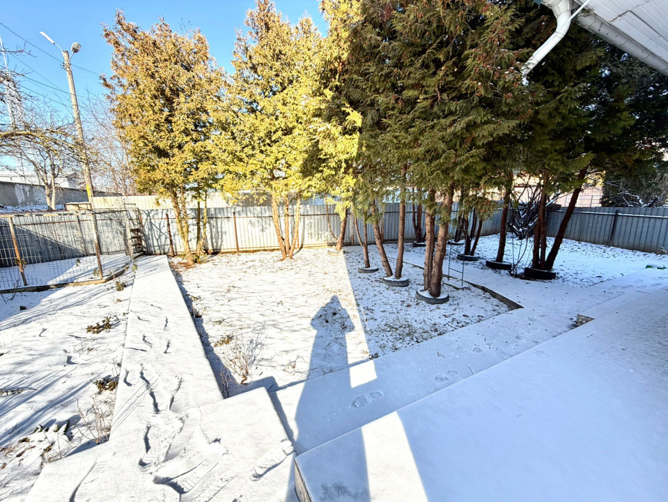 Letea Veche Casa P+M din caramida, an 2006, living + 3 Dormitoare