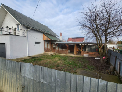 Letea Veche Casa P+M din caramida, an 2006, living + 3 Dormitoare