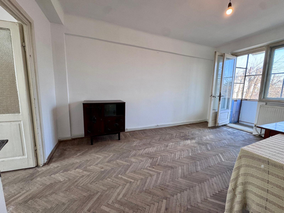 Centru - Hotel Decebal. Apartament 2 cam, etaj 3, cu centrala