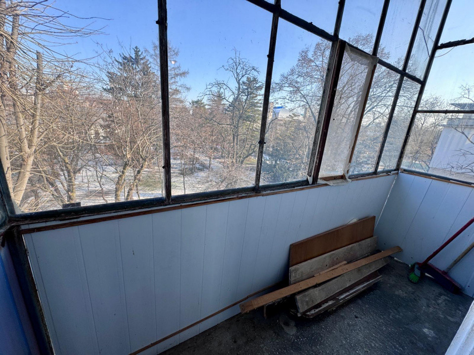 Centru - Hotel Decebal. Apartament 2 cam, etaj 3, cu centrala