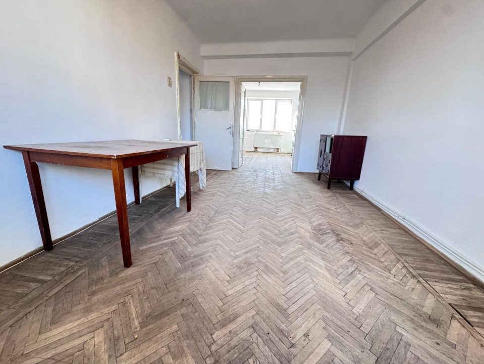 Centru - Hotel Decebal. Apartament 2 cam, etaj 3, cu centrala