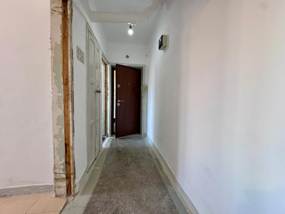 Centru - Hotel Decebal. Apartament 2 cam, etaj 3, cu centrala