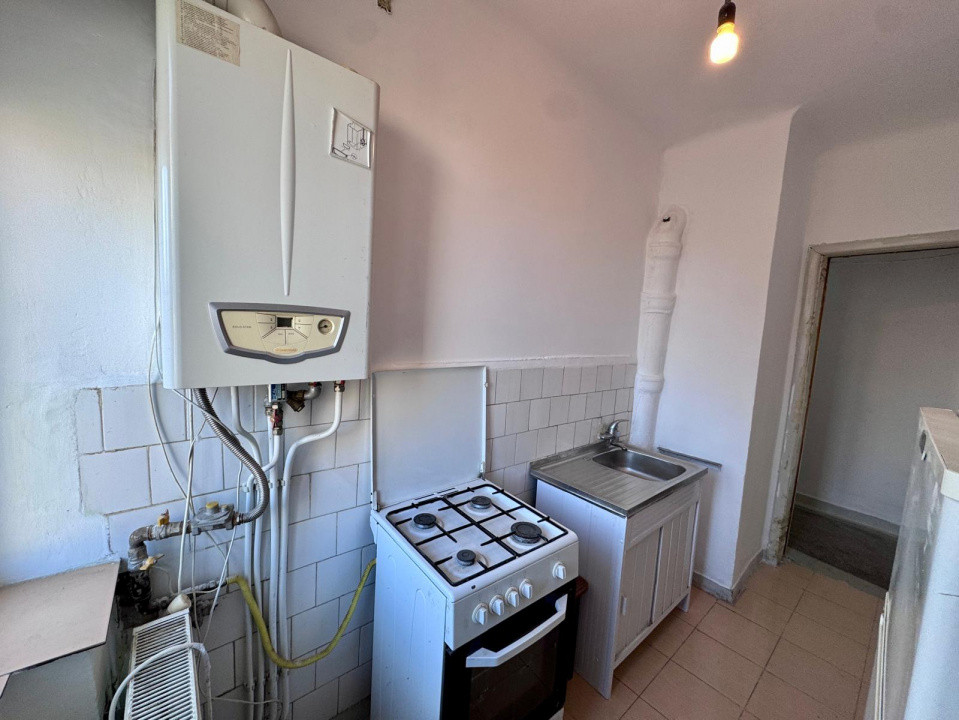 Centru - Hotel Decebal. Apartament 2 cam, etaj 3, cu centrala