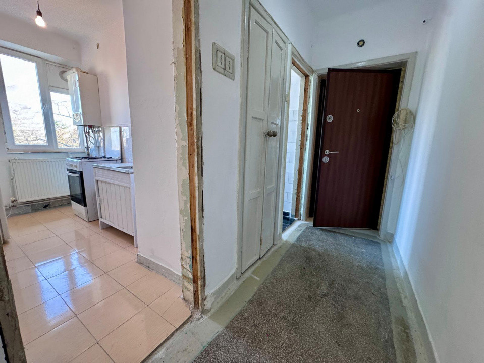 Centru - Hotel Decebal. Apartament 2 cam, etaj 3, cu centrala