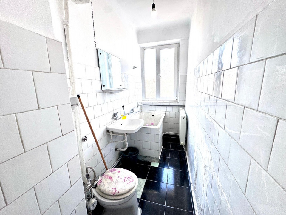 Centru - Hotel Decebal. Apartament 2 cam, etaj 3, cu centrala