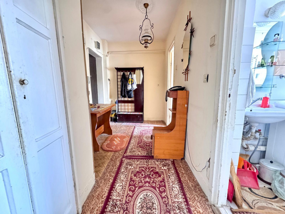 Apartament 2 camere – Ultracentral, Bacău, etaj 1/4 cu cetrala termica