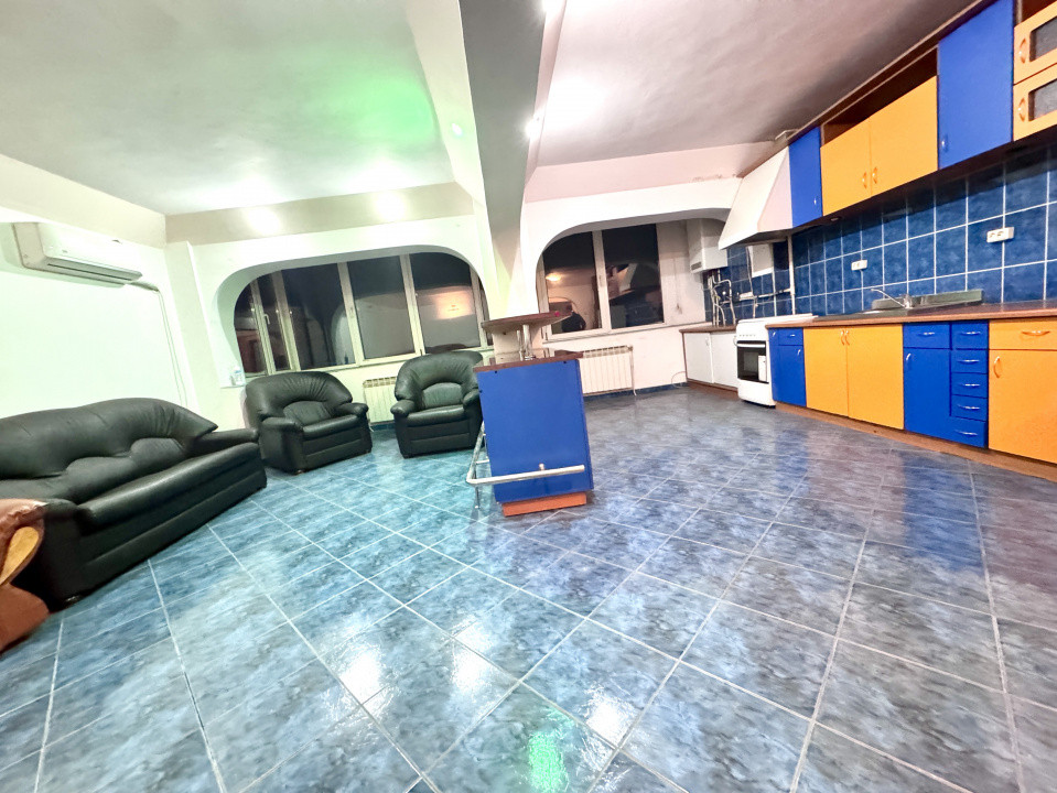 Piața Centrală, Bloc 1985, Apartament 3 cam, decomandat, 80mp, Investiție!