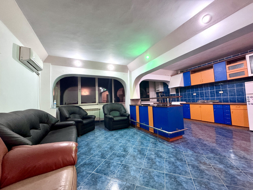 Piața Centrală, Bloc 1985, Apartament 3 cam, decomandat, 80mp, Investiție!