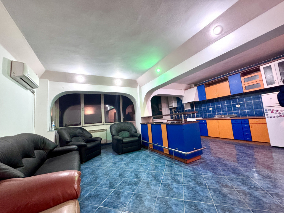 Piața Centrală, Bloc 1985, Apartament 3 cam, decomandat, 80mp, Investiție!