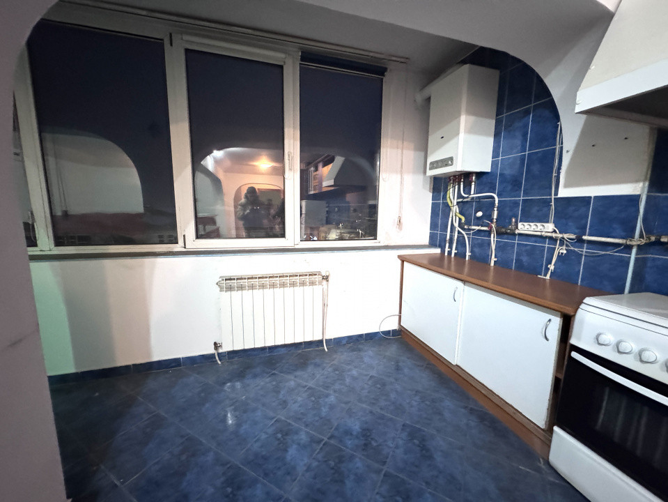 Piața Centrală, Bloc 1985, Apartament 3 cam, decomandat, 80mp, Investiție!