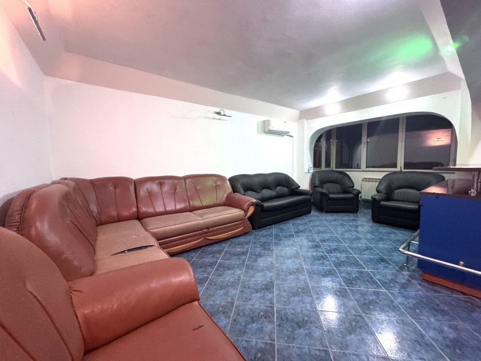 Piața Centrală, Bloc 1985, Apartament 3 cam, decomandat, 80mp, Investiție!