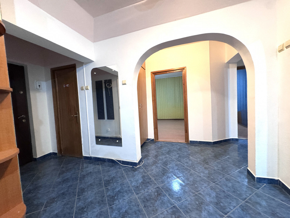 Piața Centrală, Bloc 1985, Apartament 3 cam, decomandat, 80mp, Investiție!