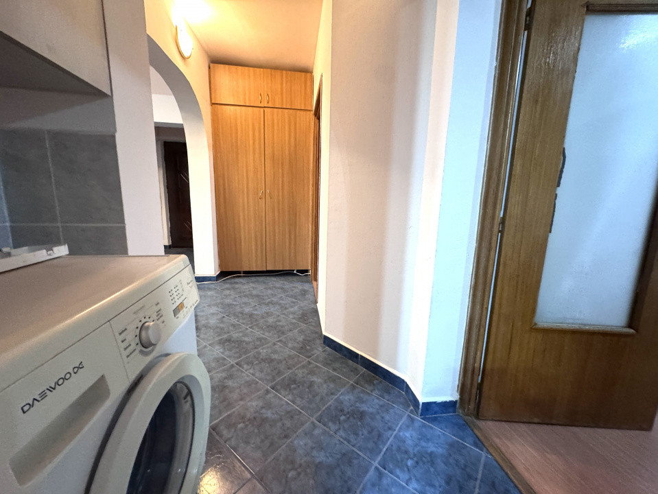 Piața Centrală, Bloc 1985, Apartament 3 cam, decomandat, 80mp, Investiție!