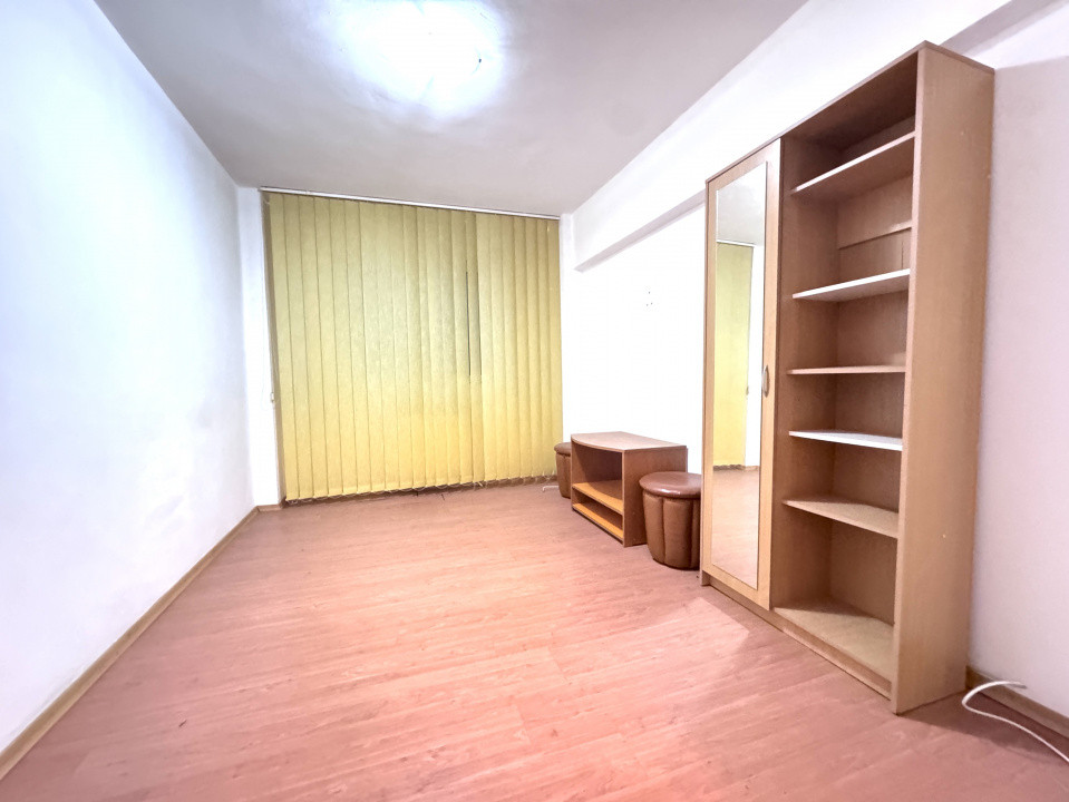 Piața Centrală, Bloc 1985, Apartament 3 cam, decomandat, 80mp, Investiție!