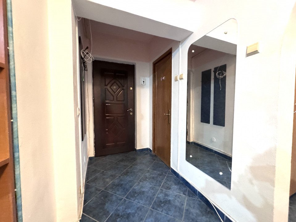 Piața Centrală, Bloc 1985, Apartament 3 cam, decomandat, 80mp, Investiție!