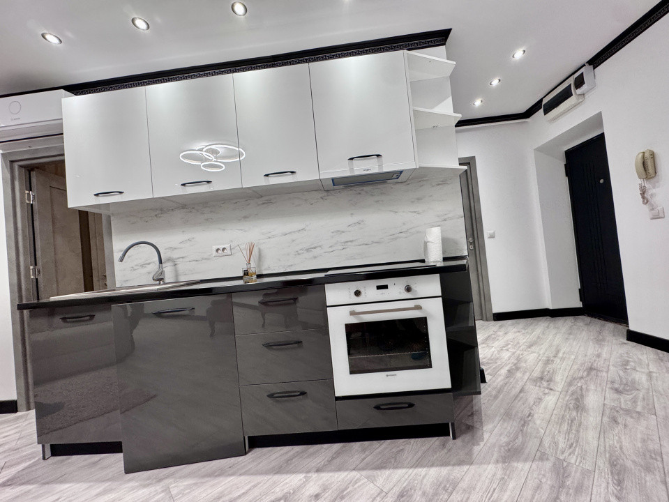 Apartament 3 camere 2 bai Balcaon Bloc nou Adama Stefan cel mare, etaj 3