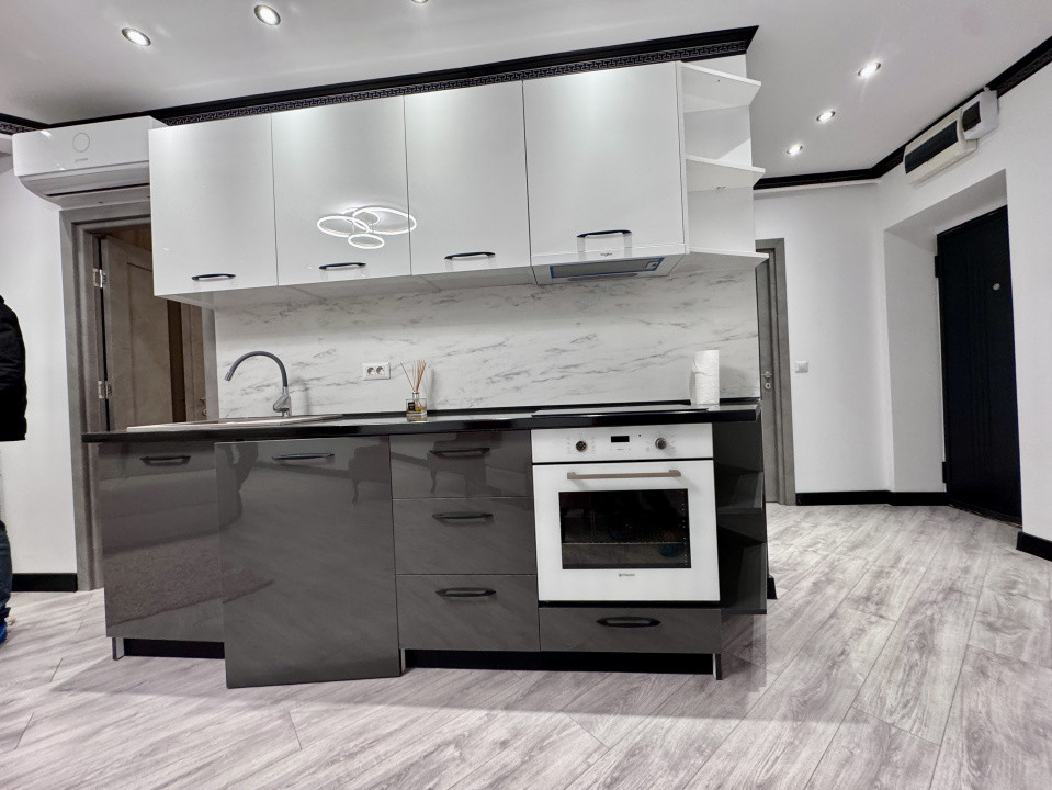 Apartament 3 camere 2 bai Balcaon Bloc nou Adama Stefan cel mare, etaj 3