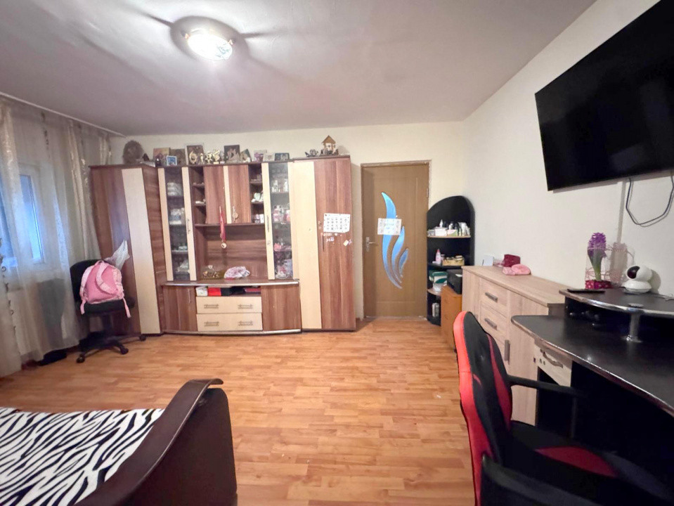 Narcisa, Apartament 2 camere semidecomandat, etaj 1, bucatarie mare