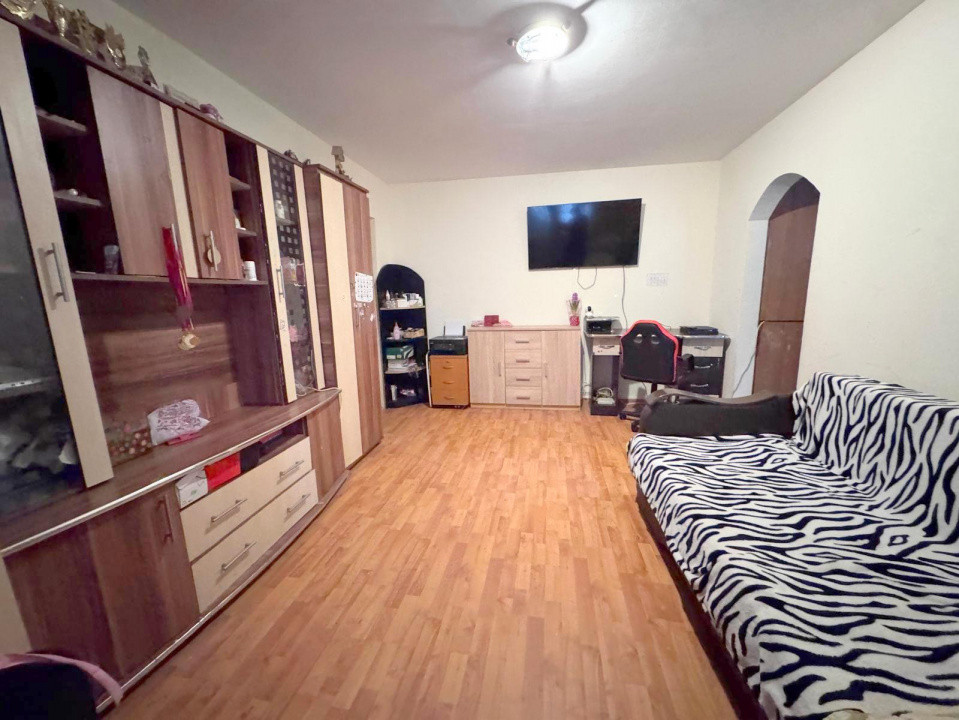 Narcisa, Apartament 2 camere semidecomandat, etaj 1, bucatarie mare