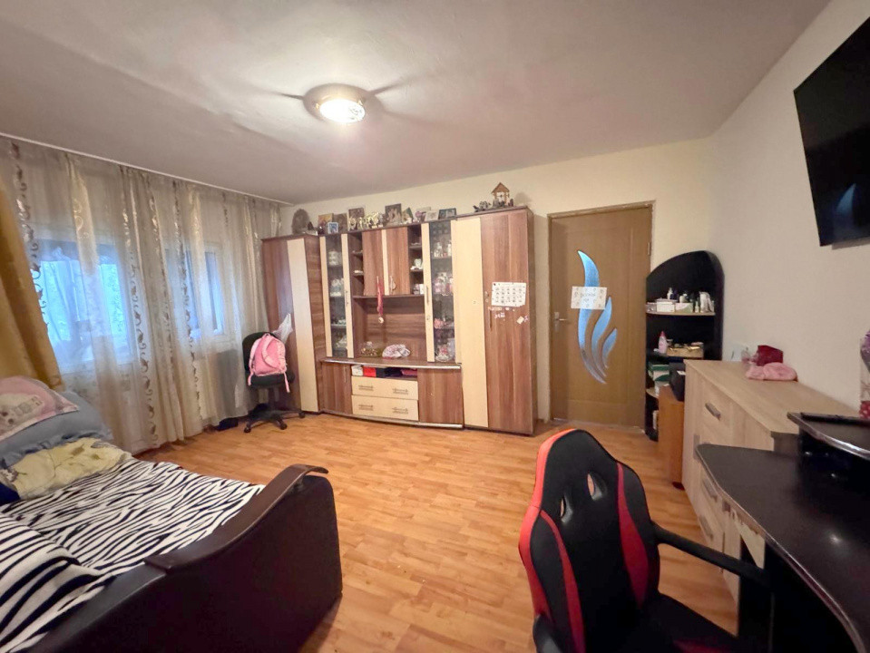 Narcisa, Apartament 2 camere semidecomandat, etaj 1, bucatarie mare