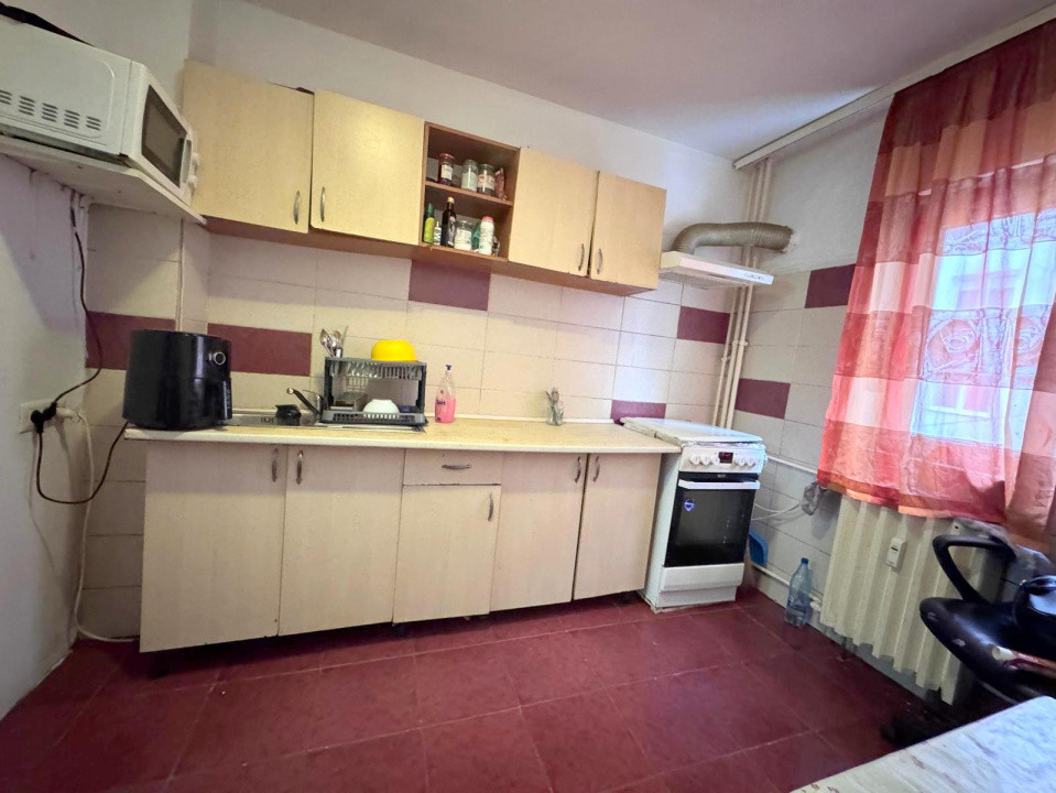 Narcisa, Apartament 2 camere semidecomandat, etaj 1, bucatarie mare
