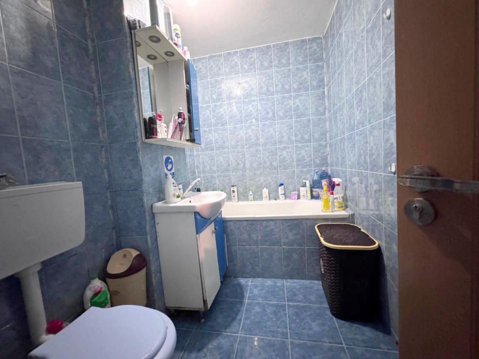 Narcisa, Apartament 2 camere semidecomandat, etaj 1, bucatarie mare