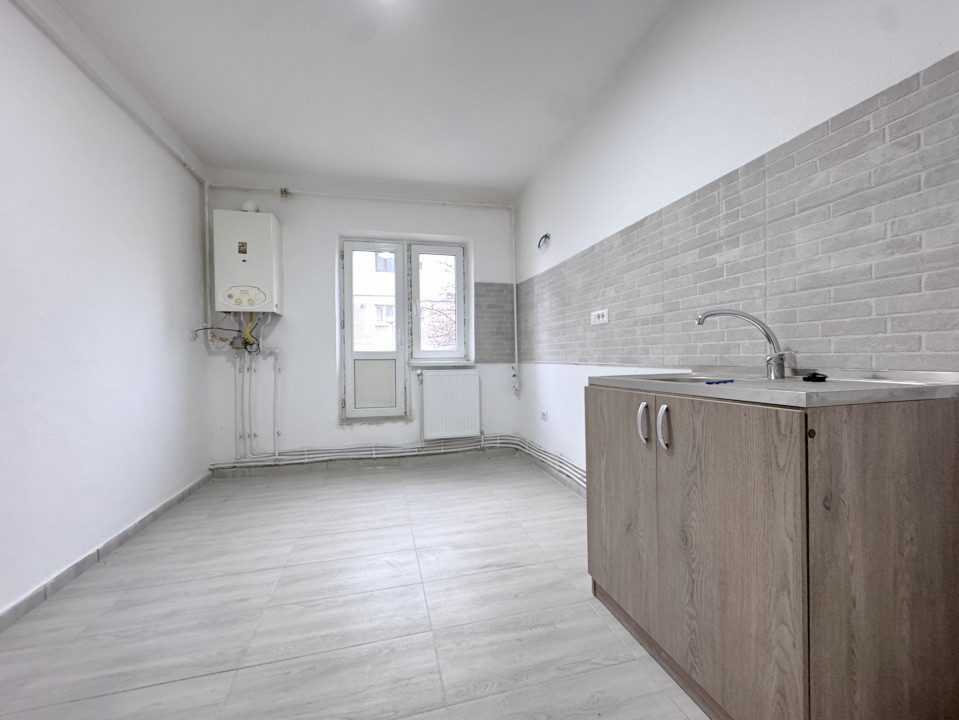 Apartament 3 camere, ultracentral – ideal birou/cabinet, lângă Piața Centrală