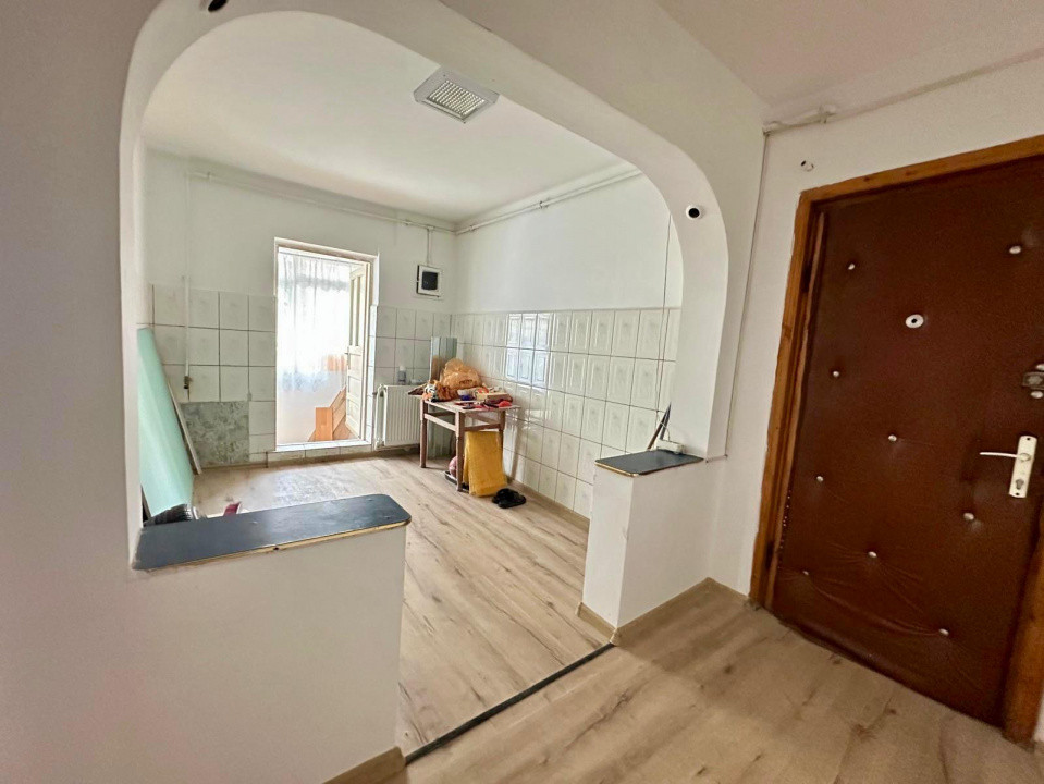 Zona Republicii, Apartament 2 camere spatios, parter + balcon, bloc 1980