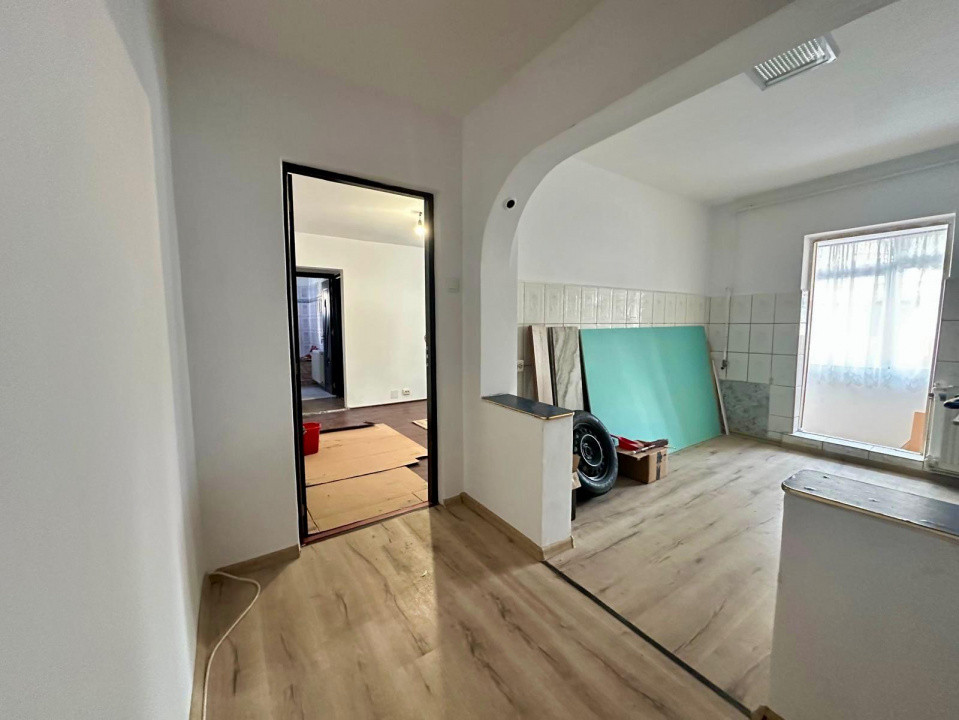 Zona Republicii, Apartament 2 camere spatios, parter + balcon, bloc 1980