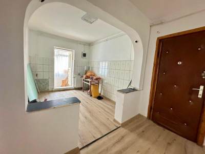 Zona Republicii, Apartament 2 camere spatios, parter + balcon, bloc 1980