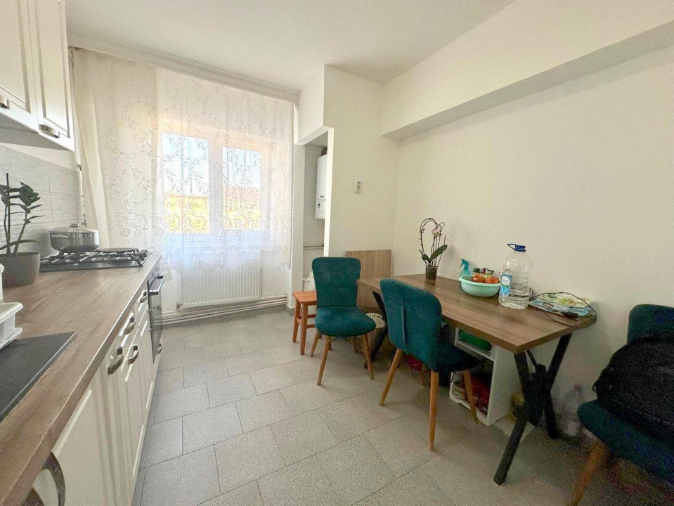 Apartament de vânzare 2 camere, decomandat, etaj 3/4, mobilat Energiei