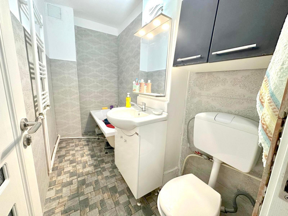 Apartament de vânzare 2 camere, decomandat, etaj 3/4, mobilat Energiei