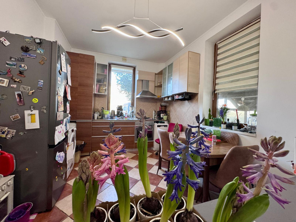 Apartament cu 3 camere la vila cu curte propre , Strada Letea Bacau