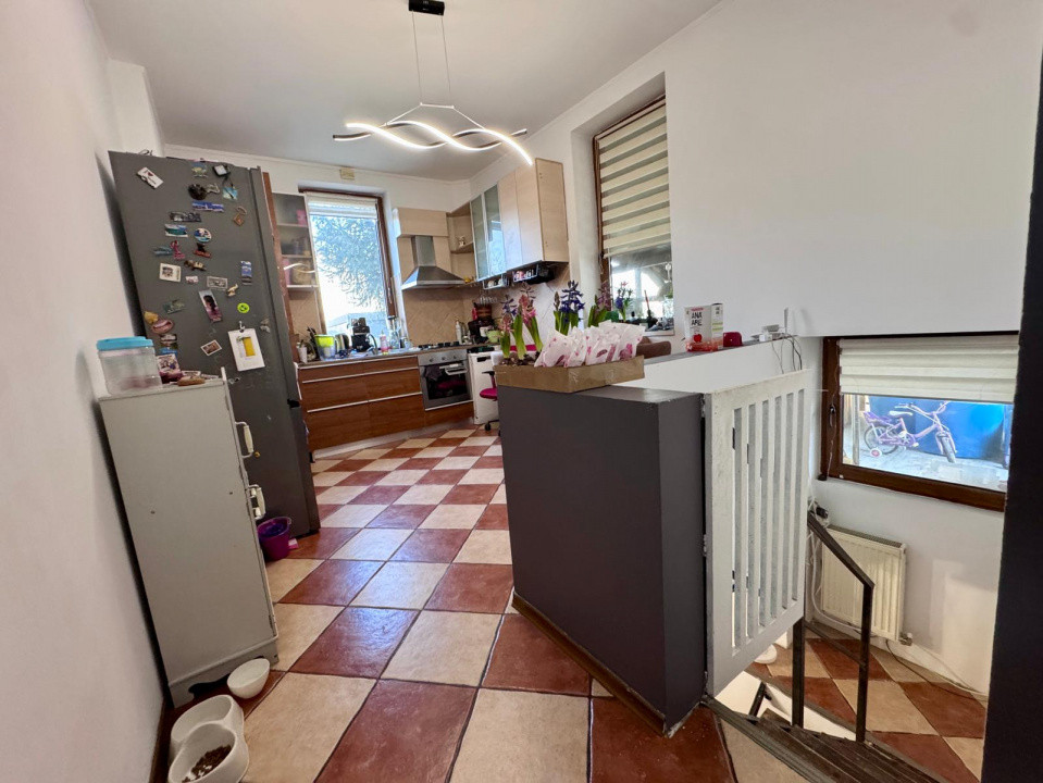 Apartament cu 3 camere la vila cu curte propre , Strada Letea Bacau