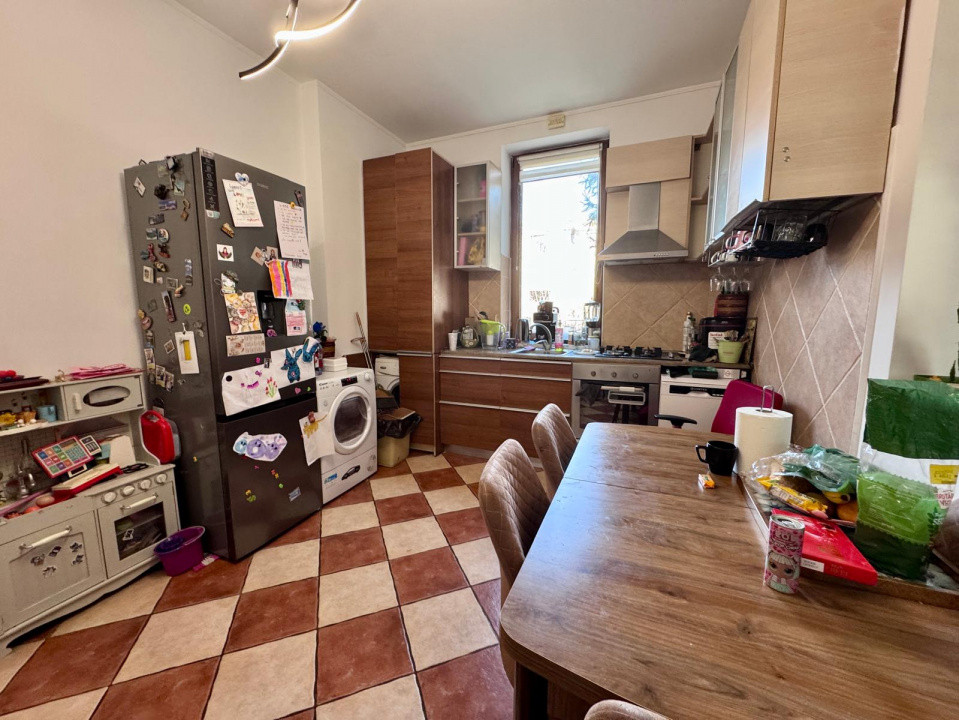 Apartament cu 3 camere la vila cu curte propre , Strada Letea Bacau