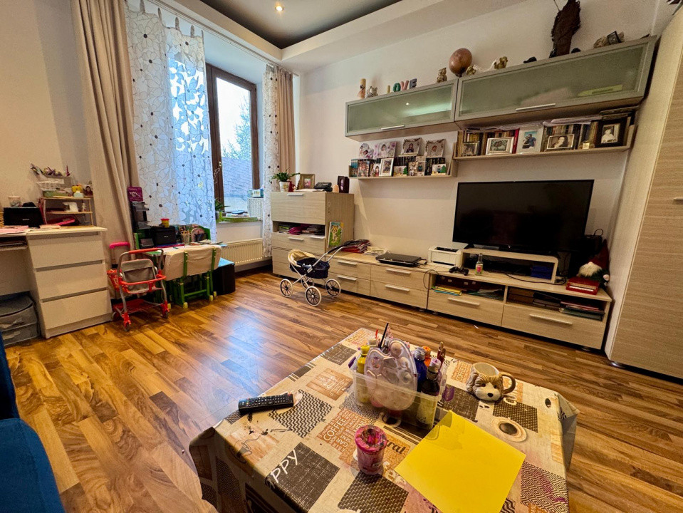 Apartament cu 3 camere la vila cu curte propre , Strada Letea Bacau