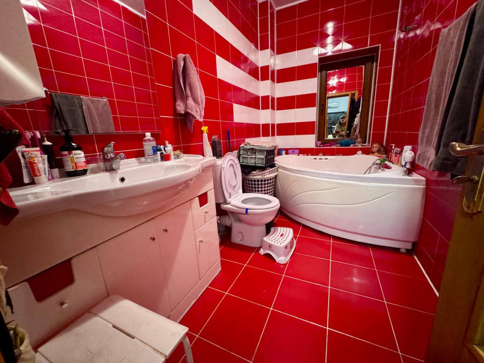 Apartament cu 3 camere la vila cu curte propre , Strada Letea Bacau