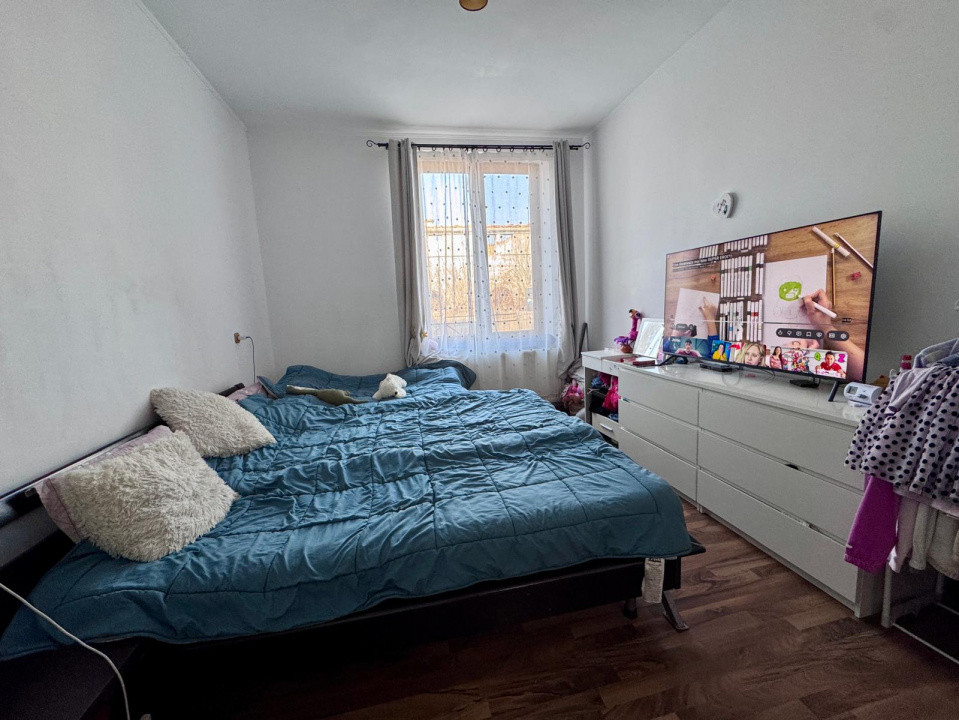 Apartament cu 3 camere la vila cu curte propre , Strada Letea Bacau