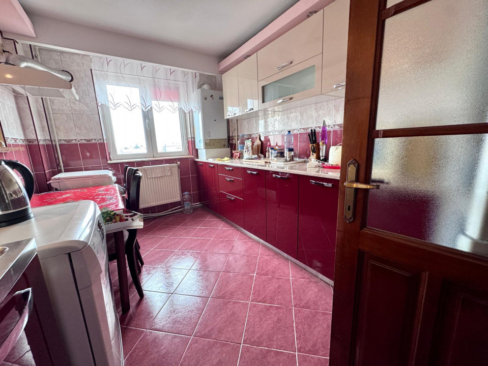 Mioritei - Carrefour, Stradal, Apartament 3 camere decomandat, 