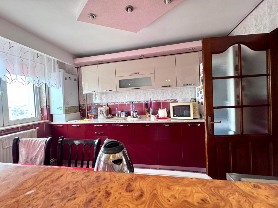 Mioritei - Carrefour, Stradal, Apartament 3 camere decomandat, 