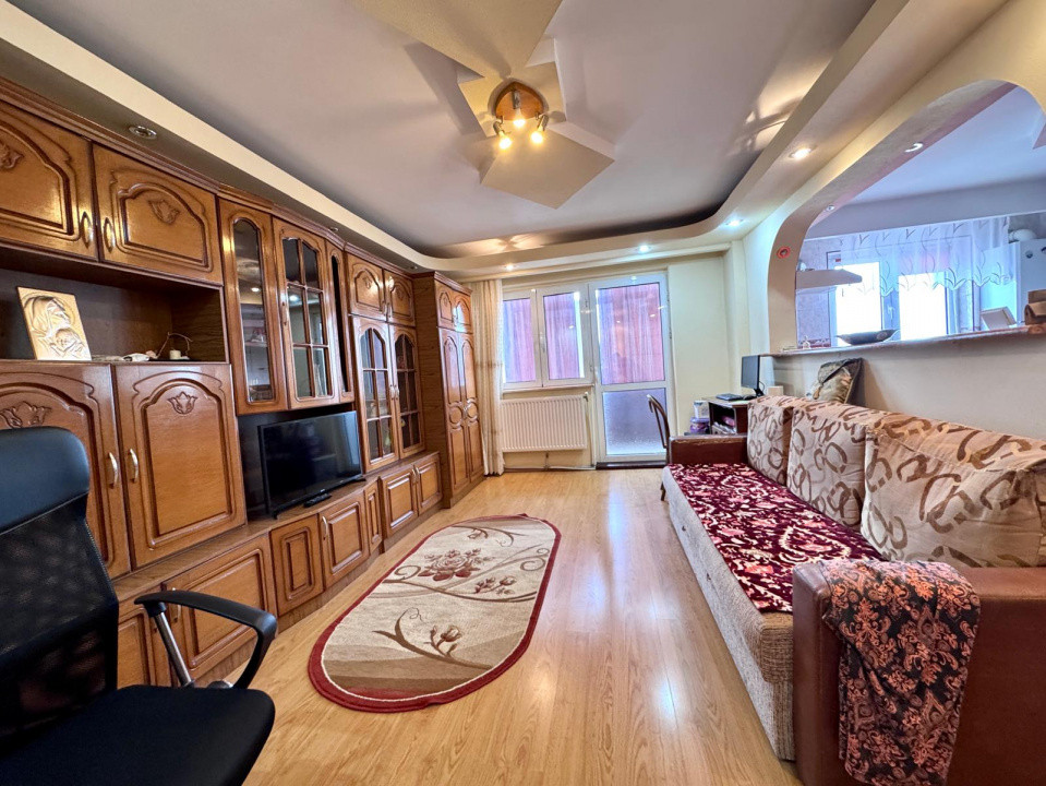 Mioritei - Carrefour, Stradal, Apartament 3 camere decomandat, 