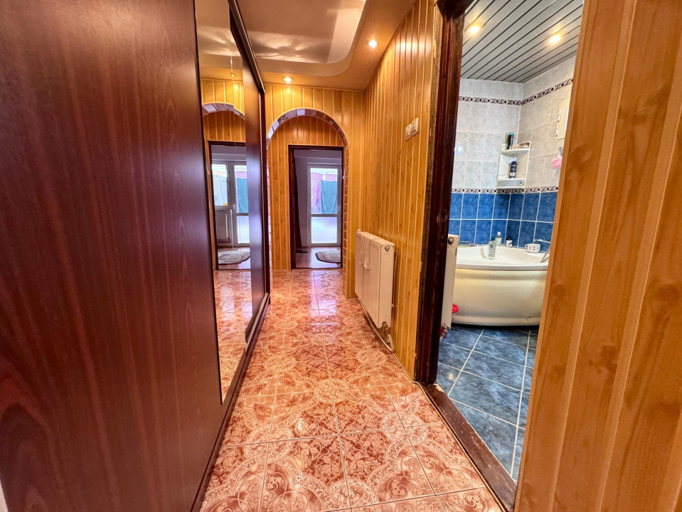 Mioritei - Carrefour, Stradal, Apartament 3 camere decomandat, 